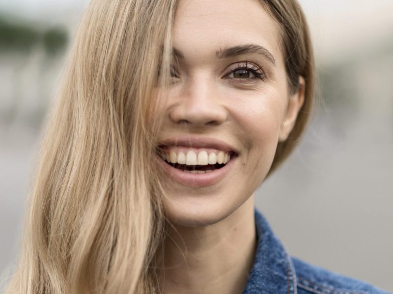 portrait-woman-smiling portrait-woman-smiling